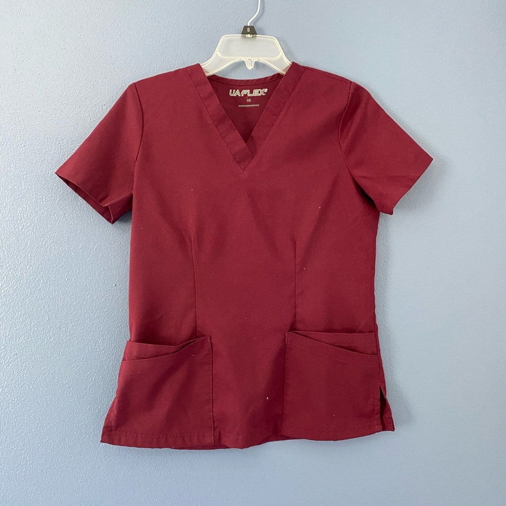 Uniform advantage scrub top
